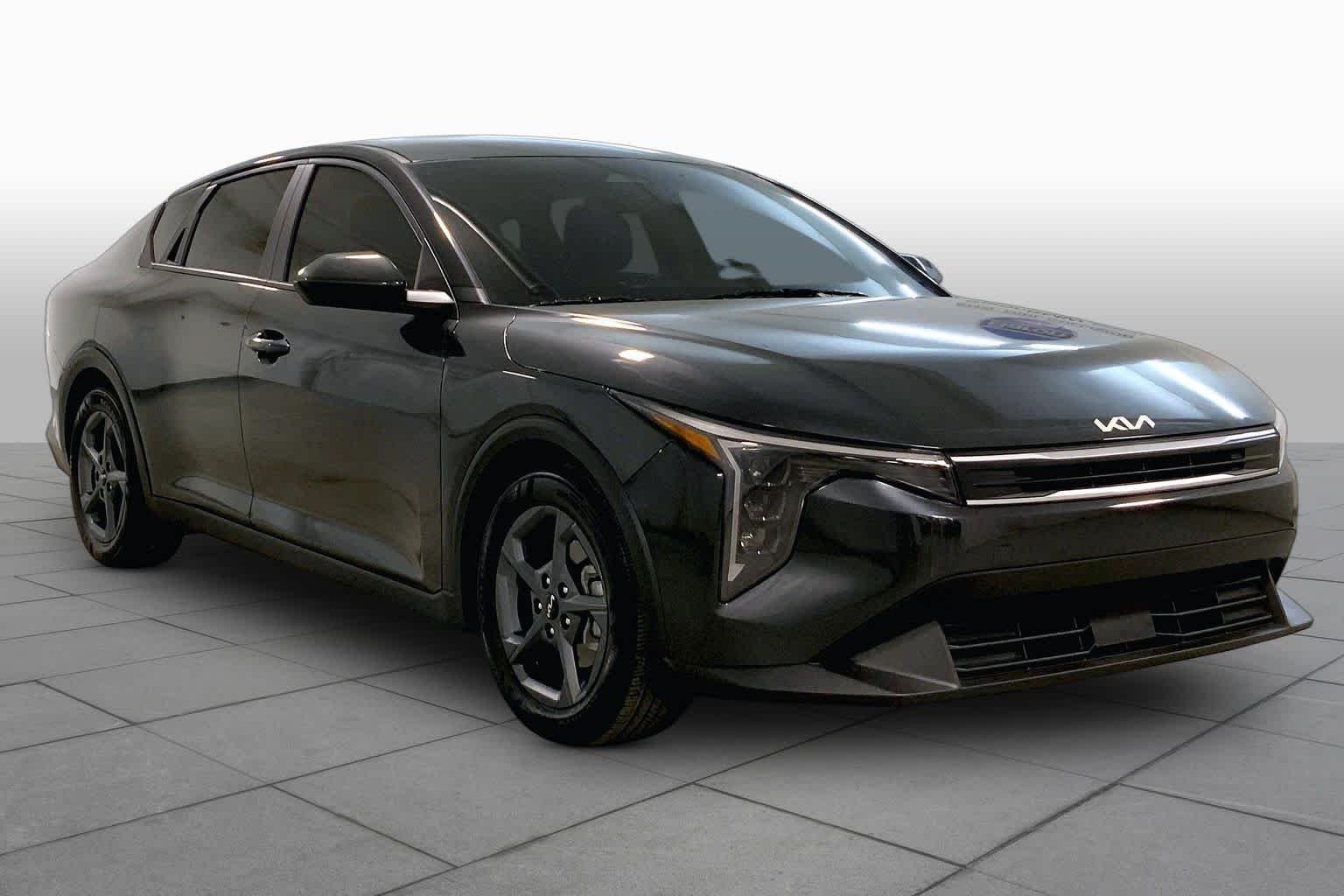 Used 2025 Kia K4 LXS with VIN 3KPFT4DE5SE087371 for sale in Kansas City