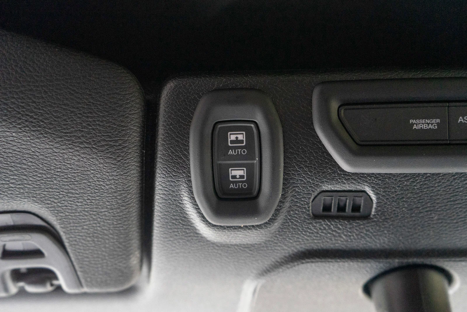 Used 2022 Bright White Clearcoat Jeep Unlimited Sahara image 23