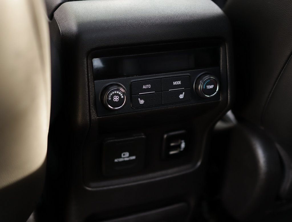 Used 2017 EBONY TWILIGHT METALLIC GMC SLT image 28