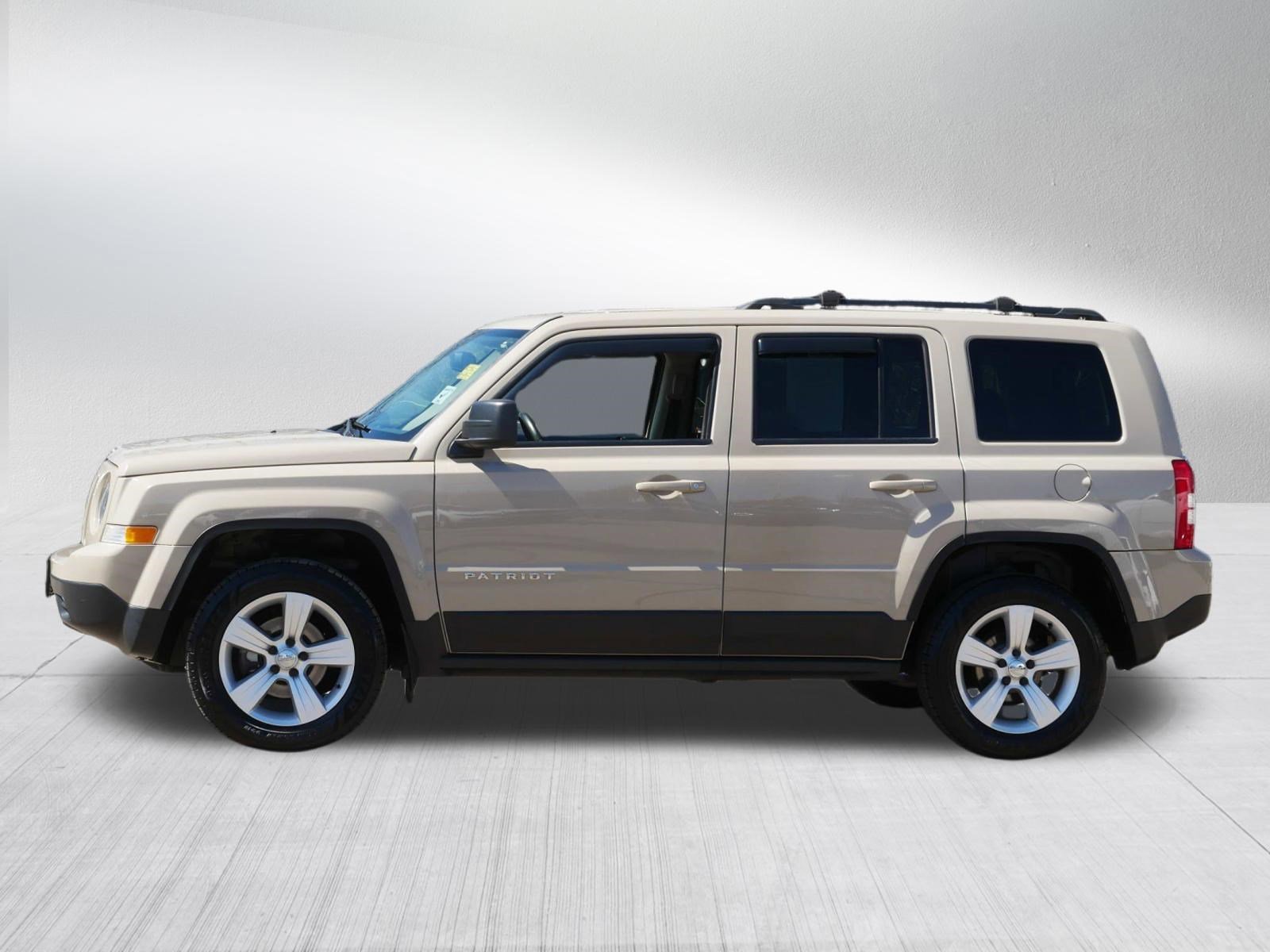 Used 2017 Mojave Sand Clearcoat Jeep Latitude image 4