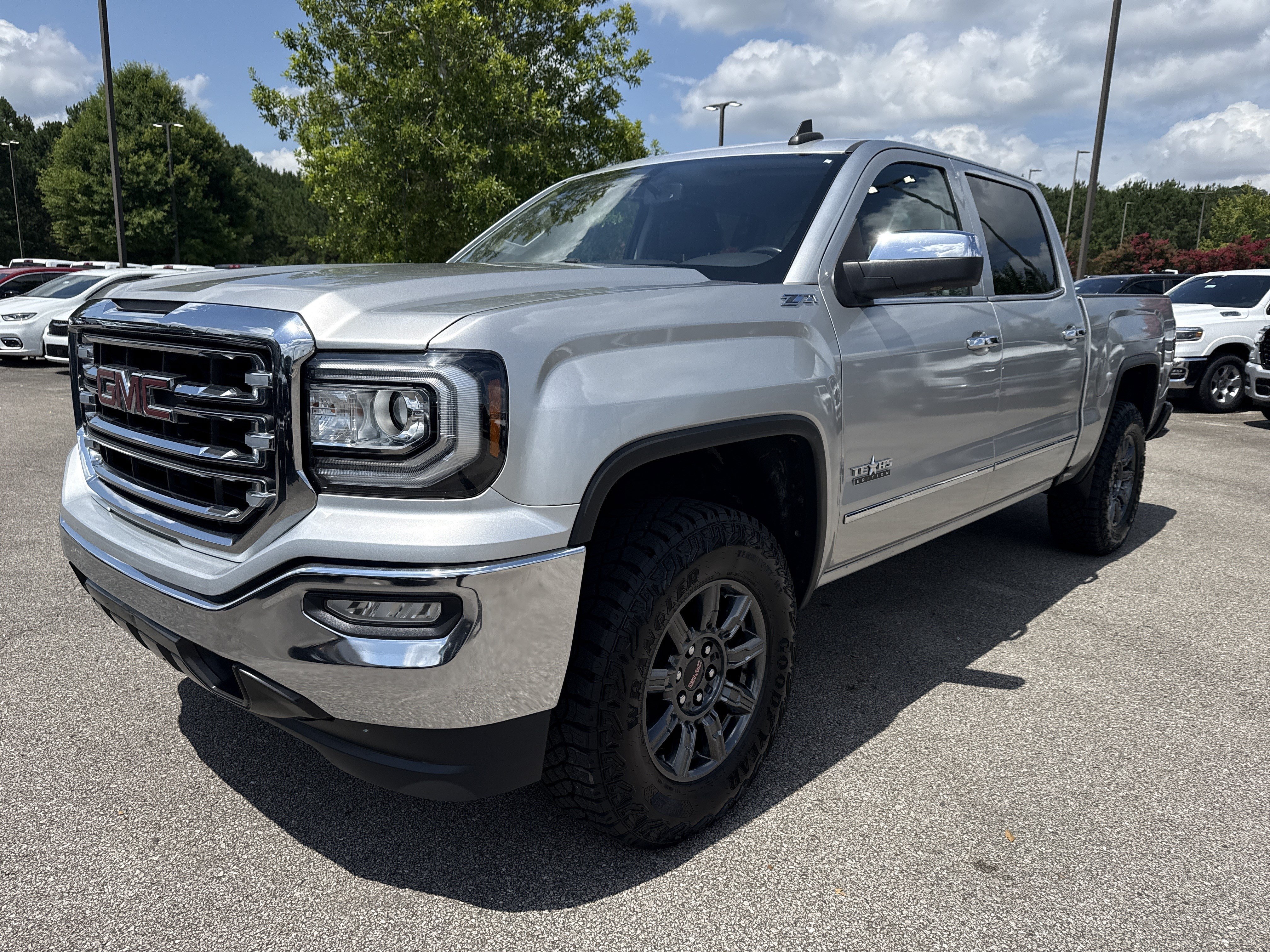 Used 2018 Quicksilver Metallic GMC SLT image 3
