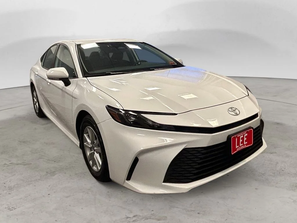 Used 2025 Ice Toyota LE image 7