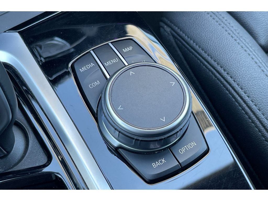 Used 2021 Alpine White BMW M40i image 32