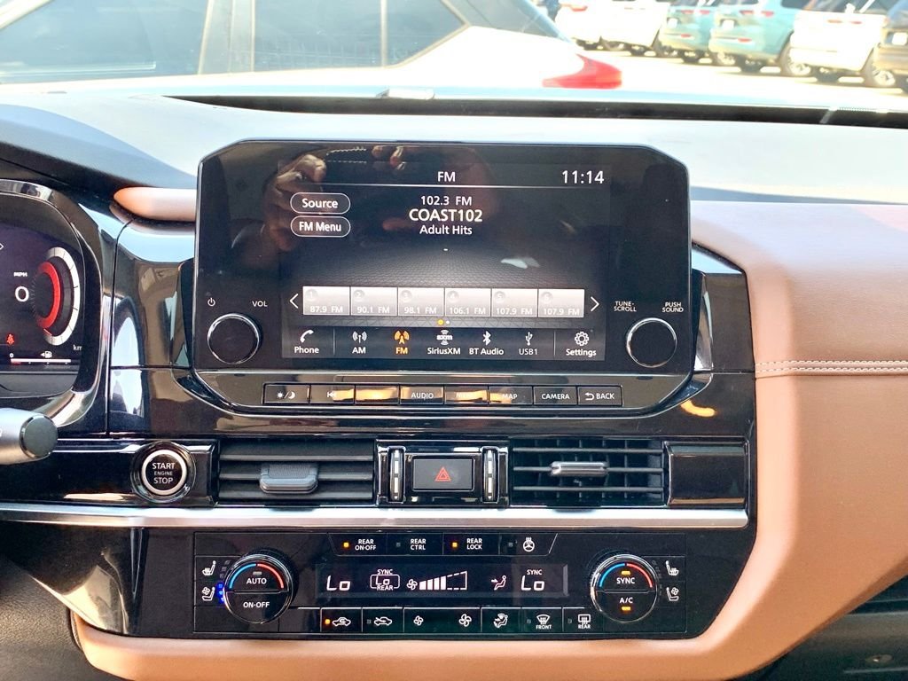 Used 2023 Gray Nissan Platinum image 17