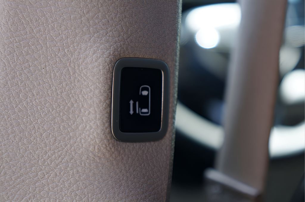 Used 2024 Silver Mist Clearcoat Chrysler Touring L image 13