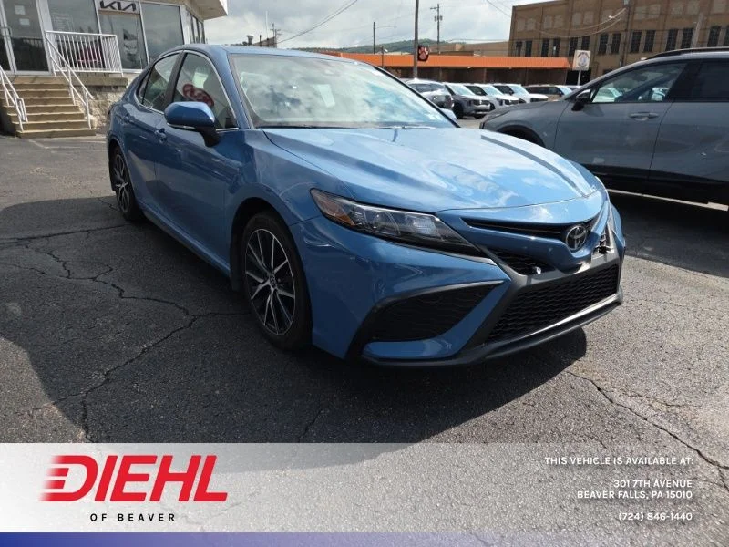 Used 2024  Toyota SE image 1