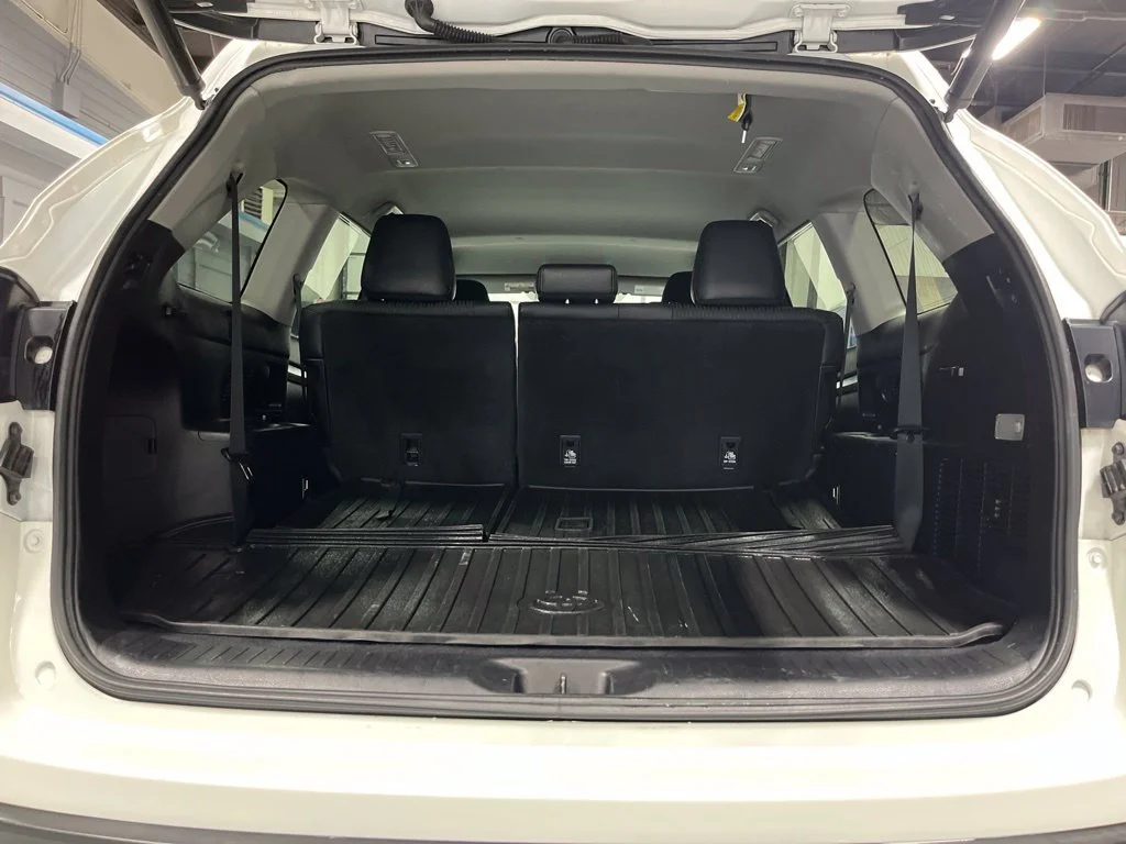 Used 2018 Blizzard Pearl Toyota LE Plus image 34