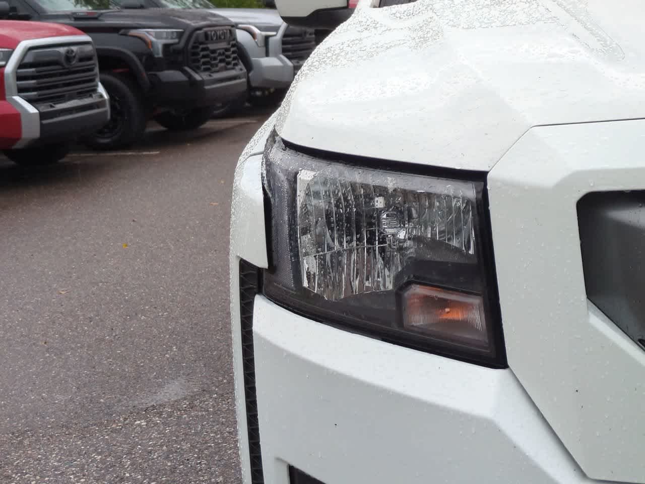Used 2022 Glacier White Nissan SV image 10
