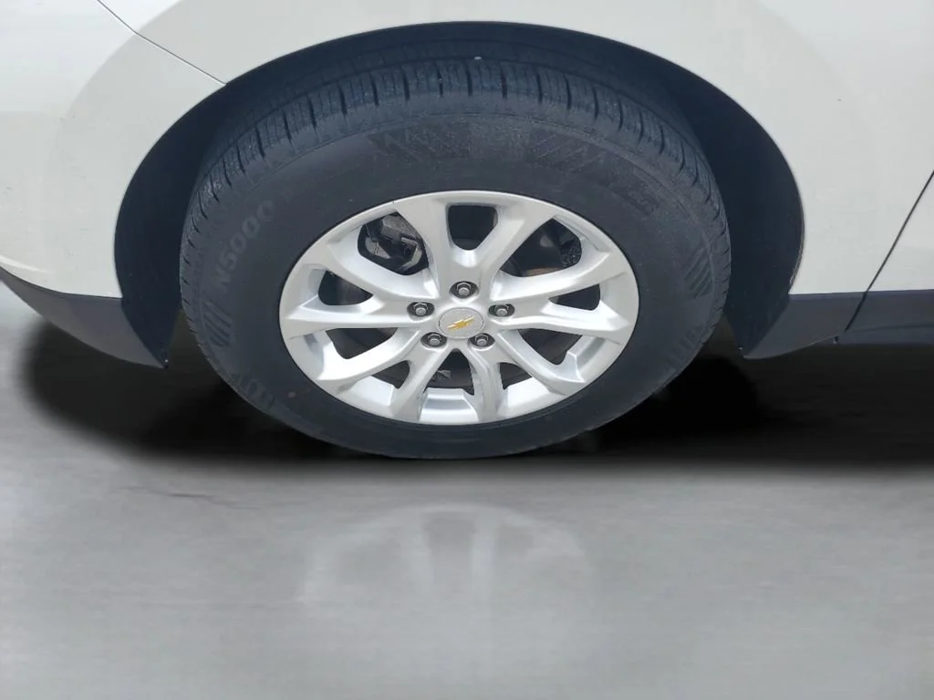 Used 2018 IRIDESCENT PEARL TRICOAT Chevrolet LT image 25