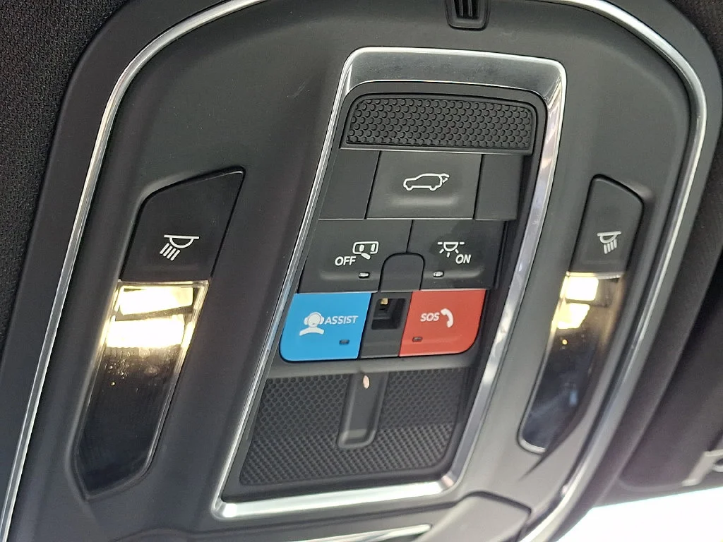 Used 2024 White Jeep Altitude image 24