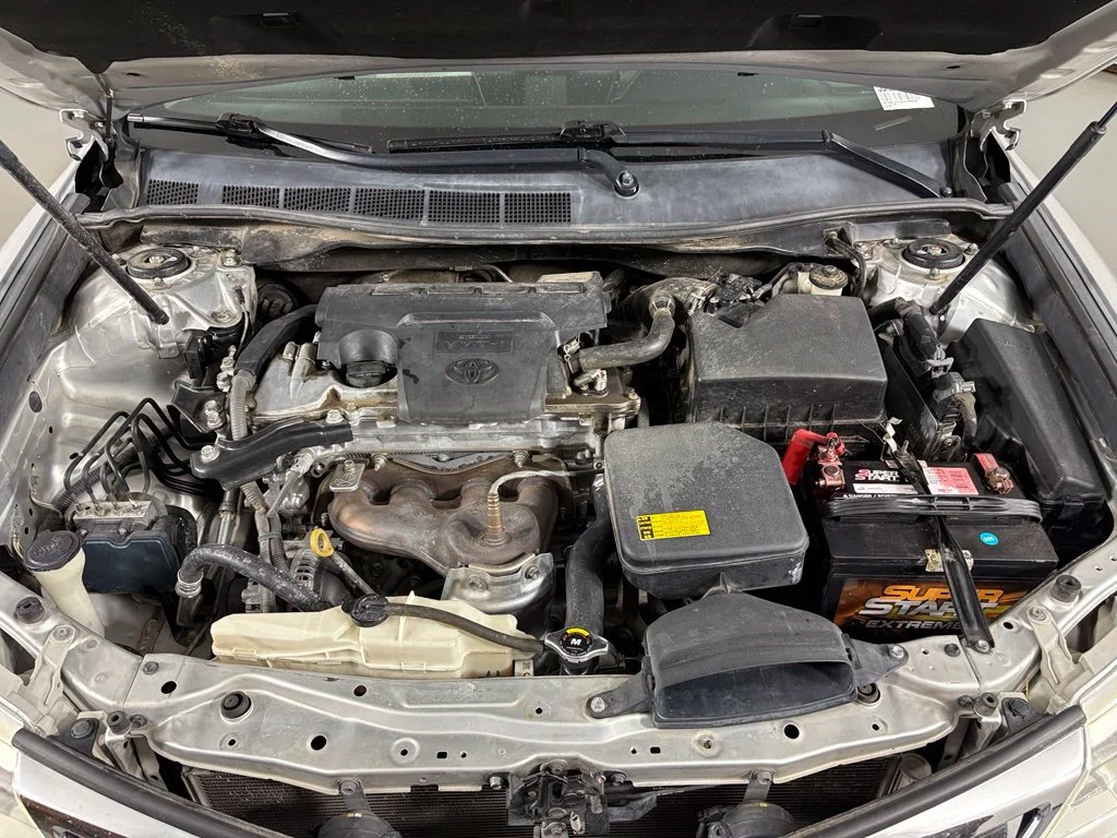 Used 2014 Silver Toyota LE image 37