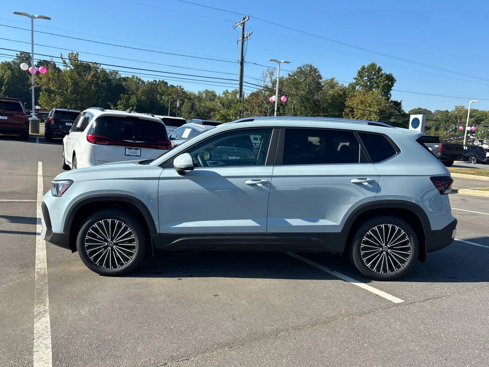 New 2027 Monument Gray Volkswagen SE image 2