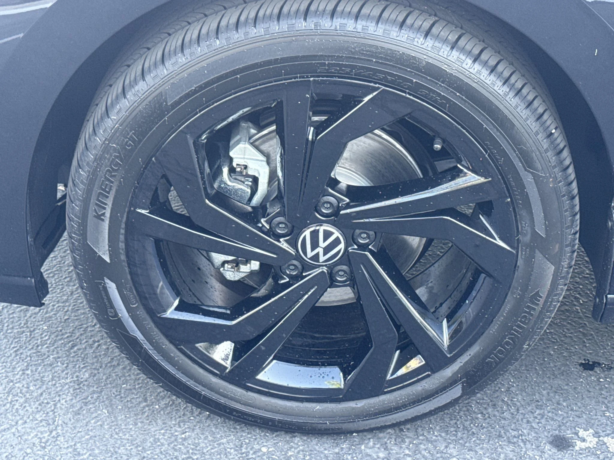 New 2026 Deep Black Pearl Volkswagen SE image 10