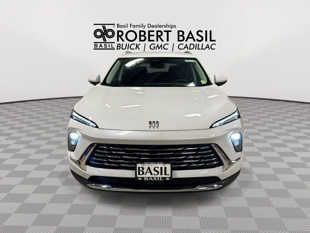 New 2026 Iridescent White Tricoat Buick Preferred image 3