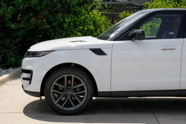 New 2026 Fuji White Land Rover SE image 17