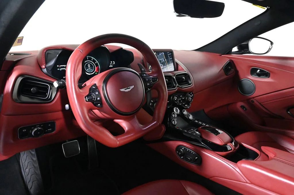 Used 2022 Lunar White Aston Martin Coupe image 9