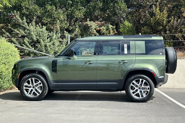 New 2026 Woolstone Green Land Rover S image 2