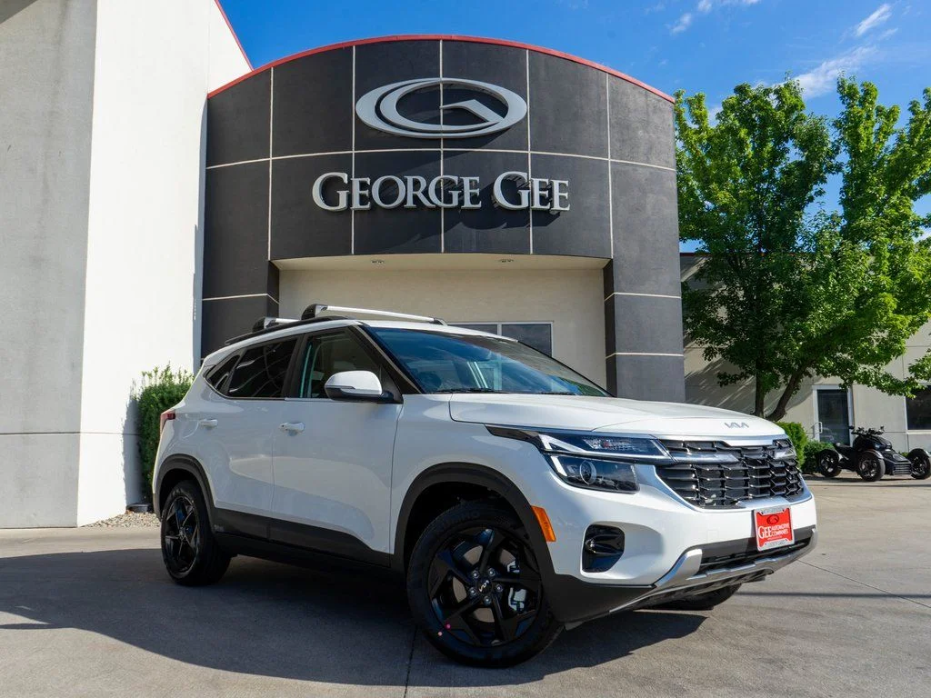 New 2026 Snow White Pearl Kia EX image 1
