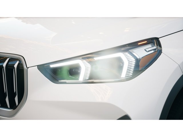 New 2027 Alpine White BMW  image 6