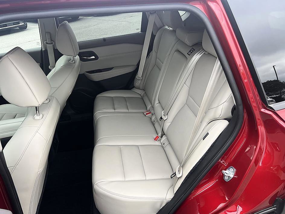 Used 2023 Scarlet Ember Tintcoat Nissan SL image 14