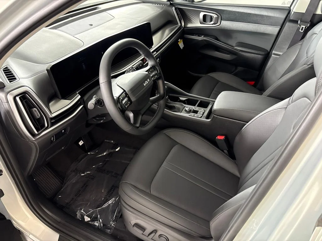 New 2026 Ivory Silver Kia S image 28