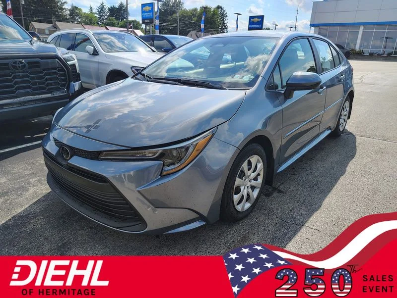 Used 2025  Toyota LE image 1