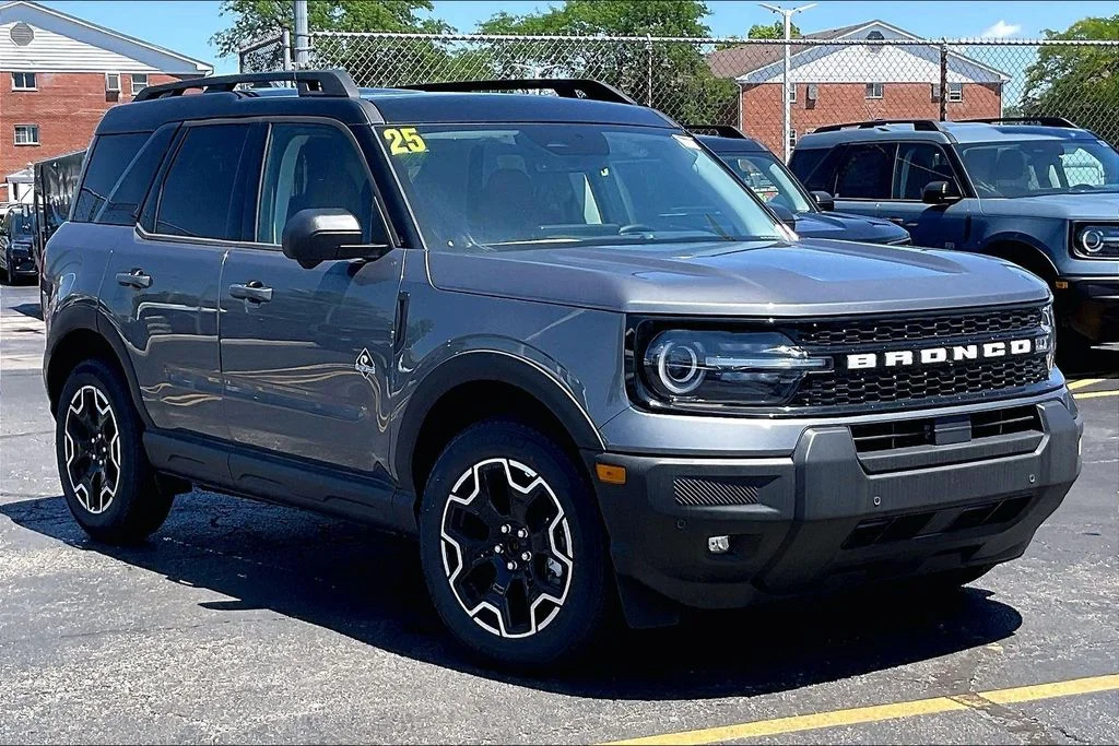 New 2025 Carbonized Gray Metallic Ford Outer Banks® image 35
