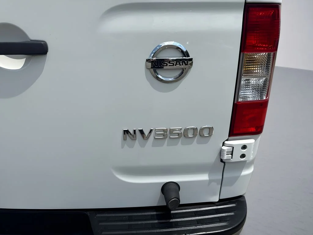 Used 2018 White Nissan SL image 25