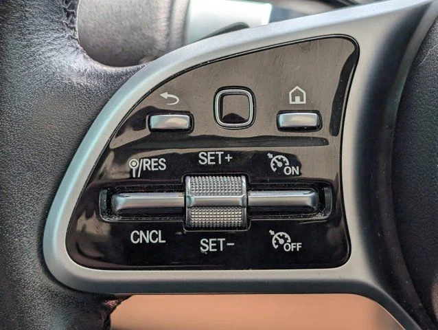 Used 2021  Mercedes-Benz GLB 250 image 26