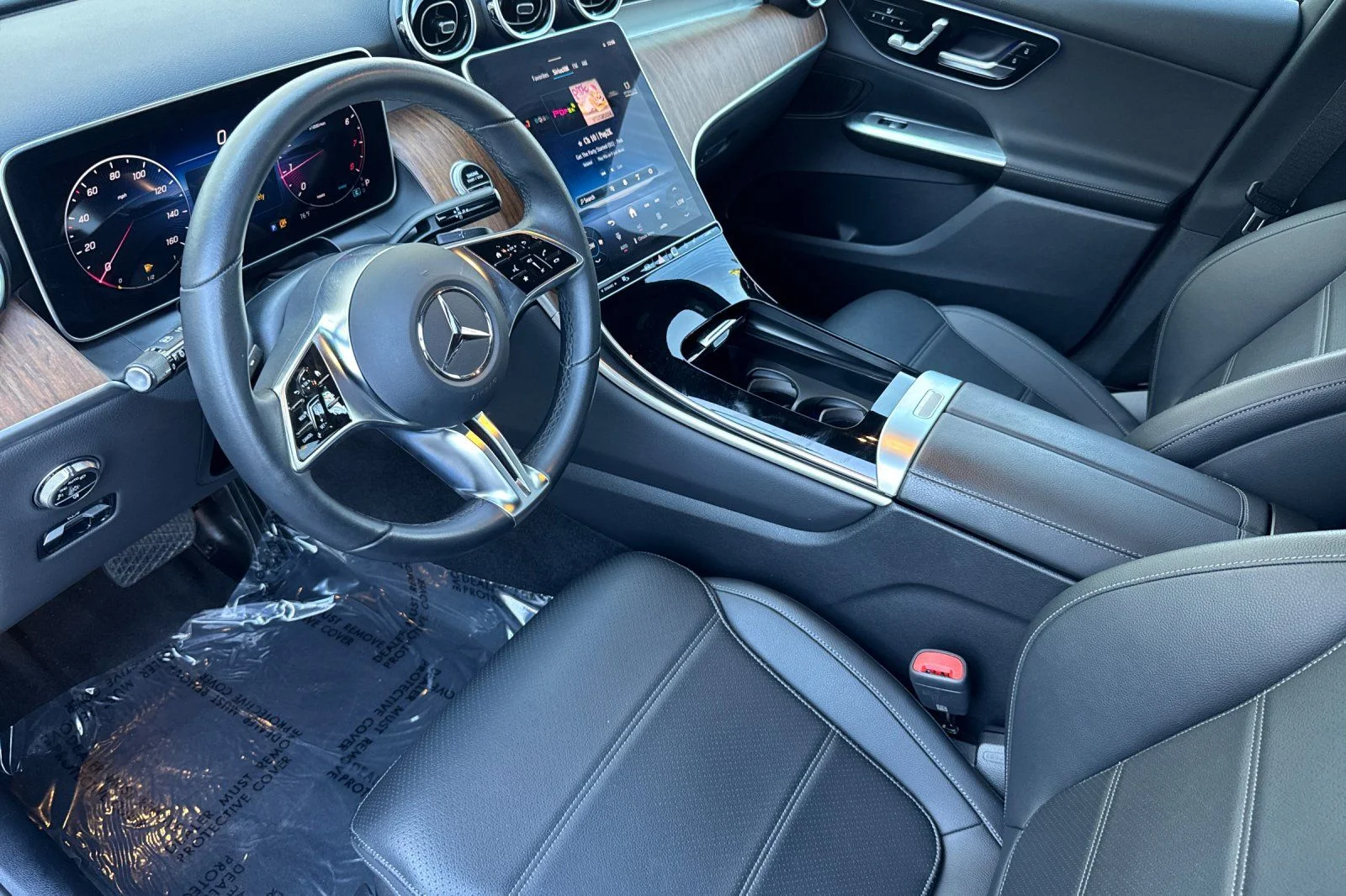 Certified Used 2025 Black Mercedes-Benz GLC 300 image 10