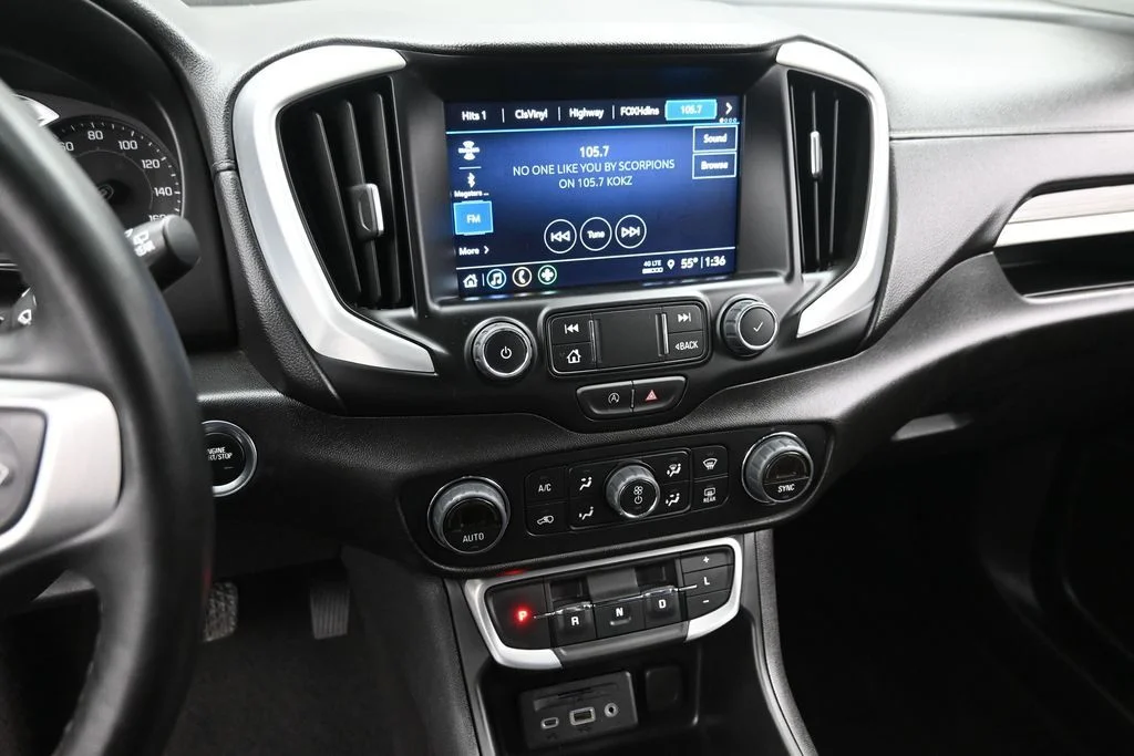 Used 2023 White GMC SLT image 21