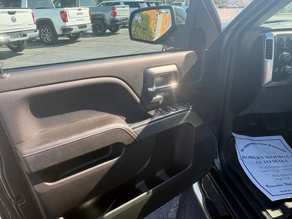 Used 2018 GRAPHITE METALLIC Chevrolet LT image 11