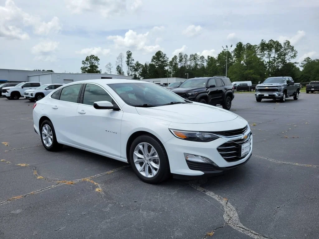 Used 2024 Summit White Chevrolet 1LT image 7