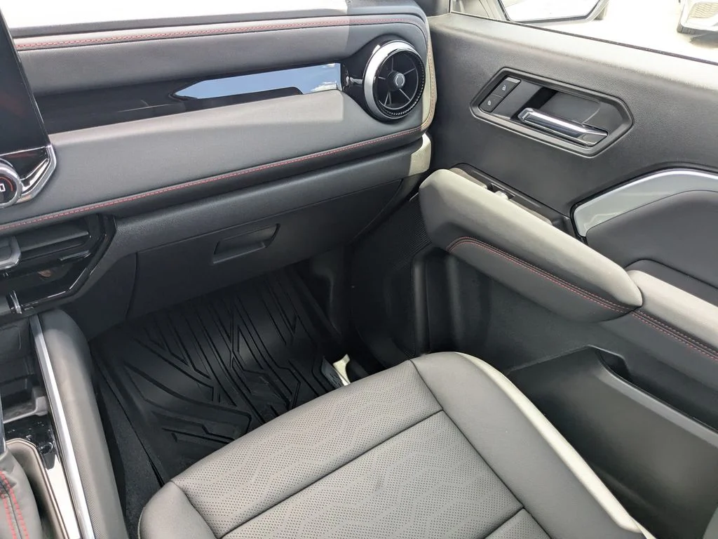Used 2026 White Chevrolet Z71 image 18