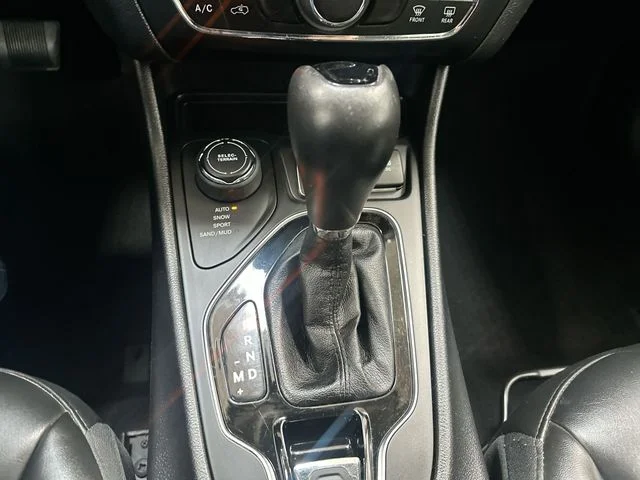 Used 2020 Silver Jeep Latitude Plus image 21