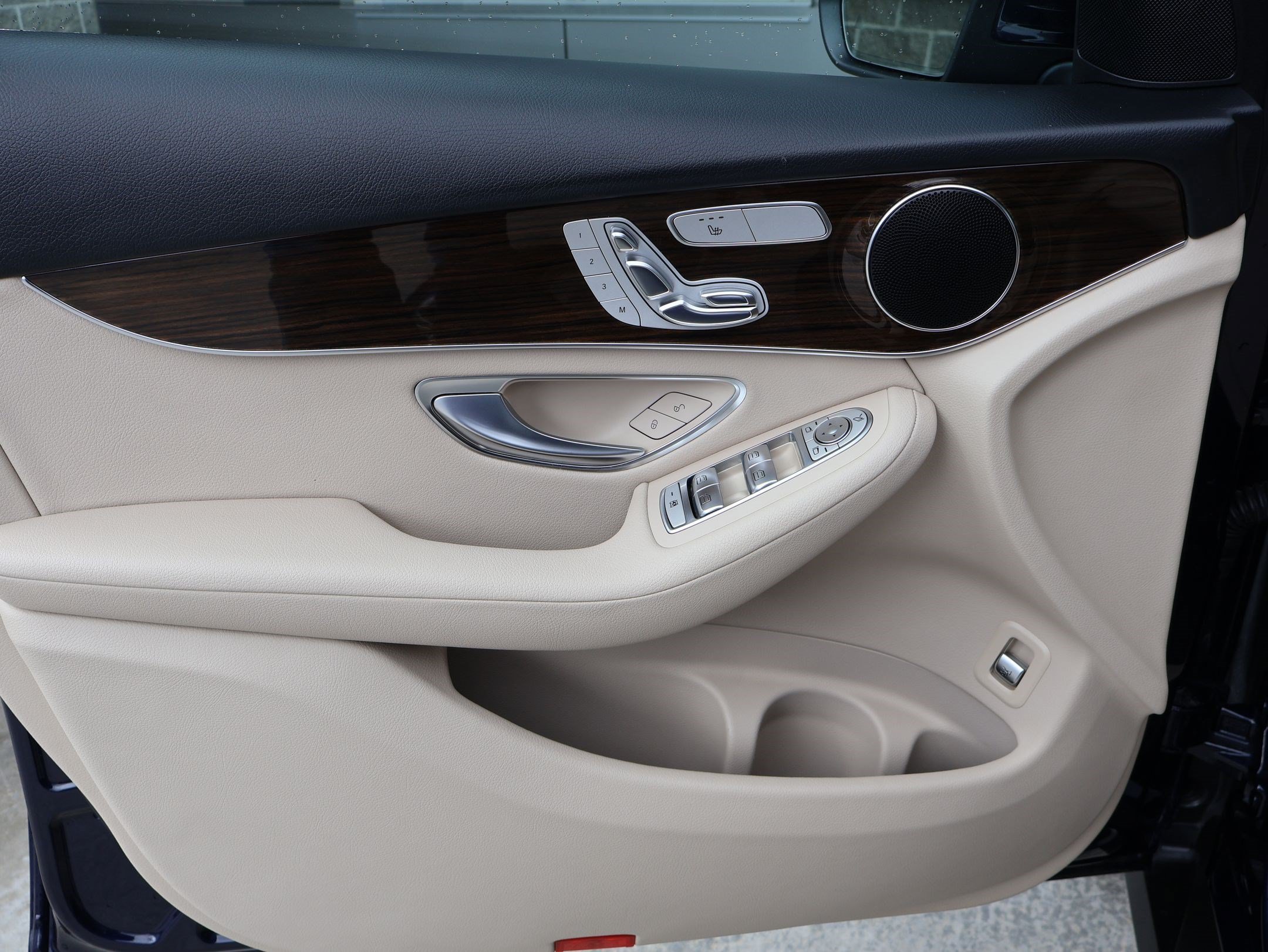 Used 2019 Blue Mercedes-Benz GLC 300 image 12