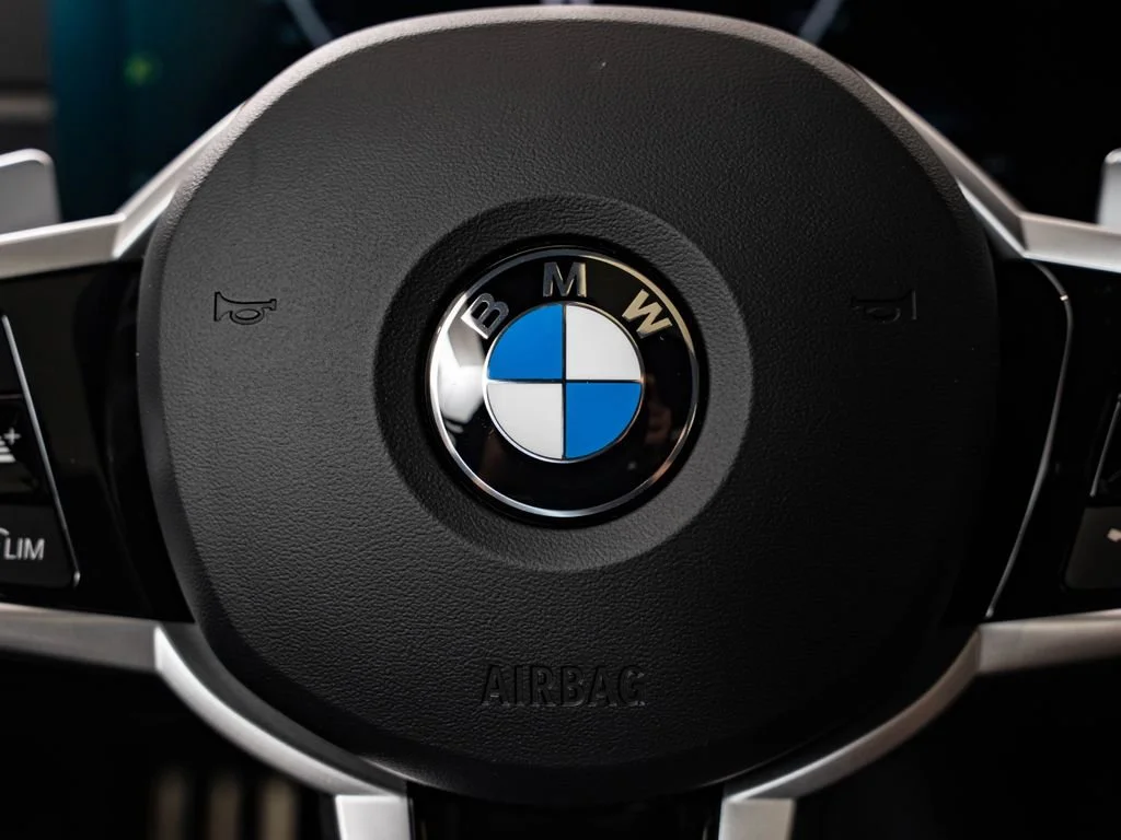 New 2027 Black Sapphire Metallic BMW M440i xDrive image 32