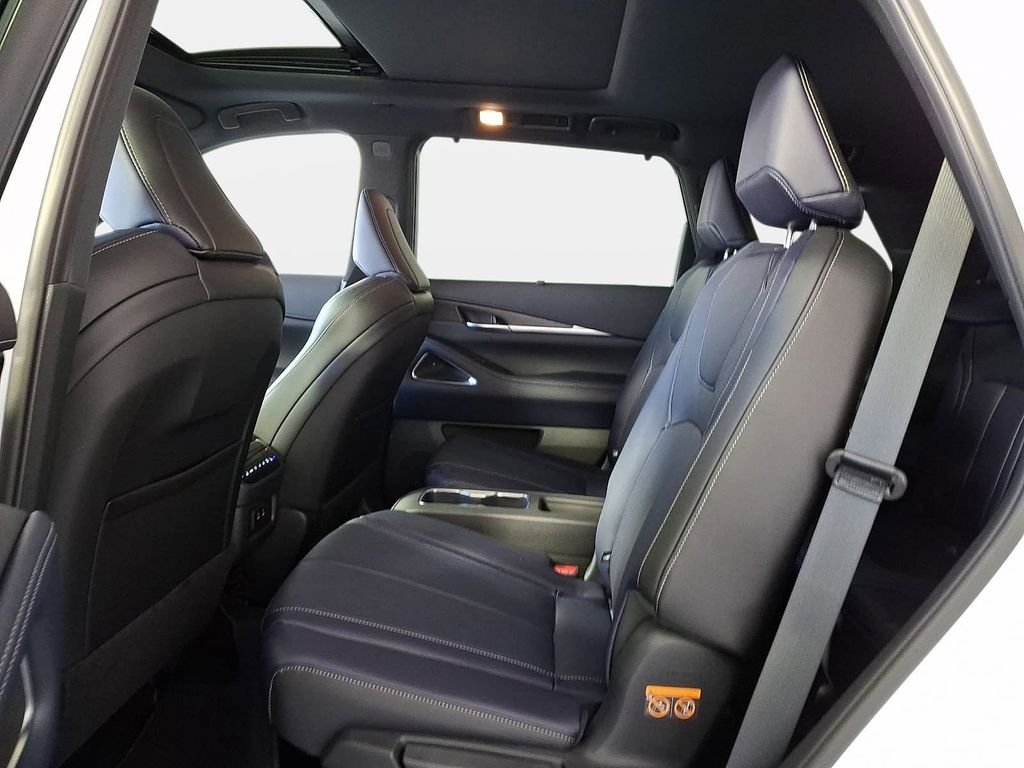 New 2026 RADIANT WHITE INFINITI Sport AWD image 10