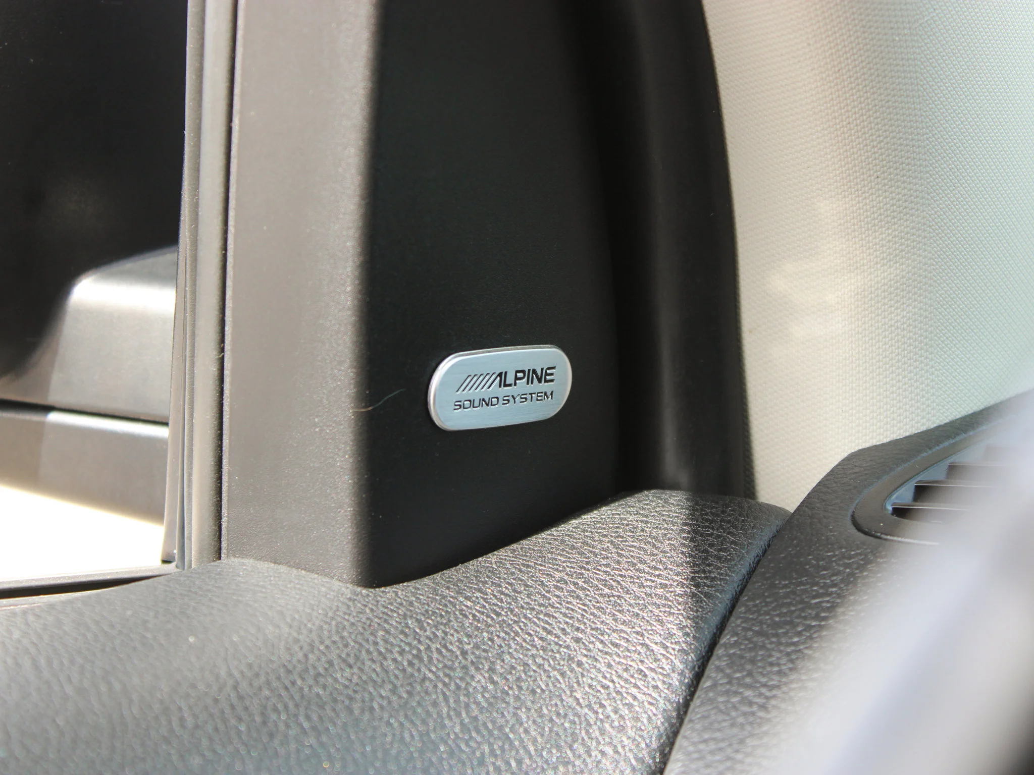 Used 2017 Grey Dodge Crossroad * No Accidents | Heated Seats | V6 | Remote Start | Alpine image 20