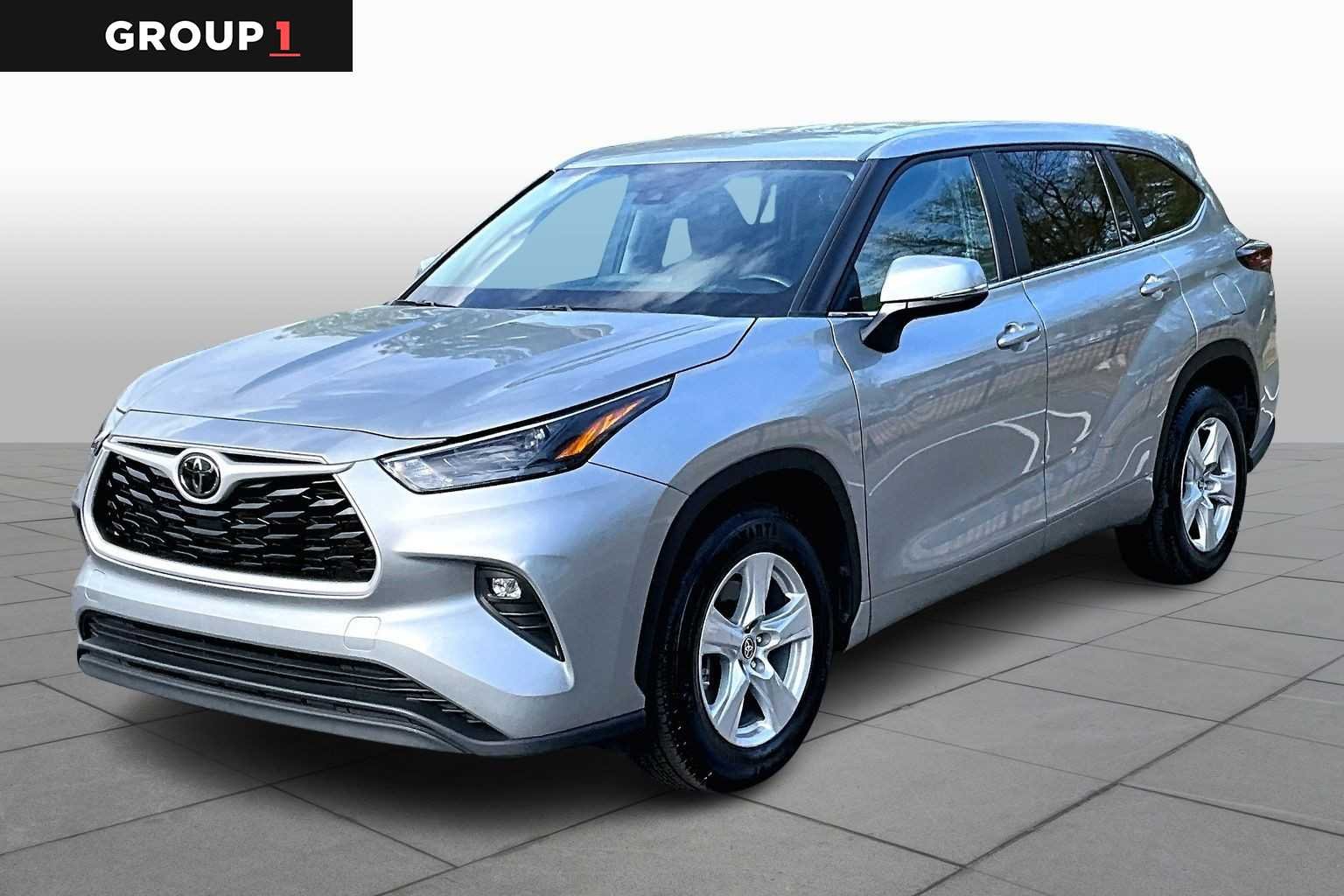 Celestial Silver Metallic 2025 Toyota Highlander LE FWD SUV / Crossover Front-Wheel Drive