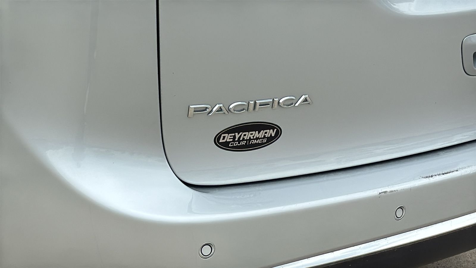 Certified Used 2024 Silver Chrysler Limited image 9