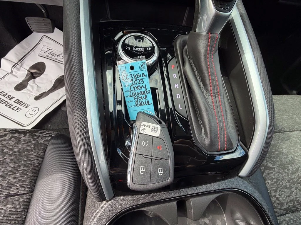 Used 2023 Black Chevrolet Z71 image 30