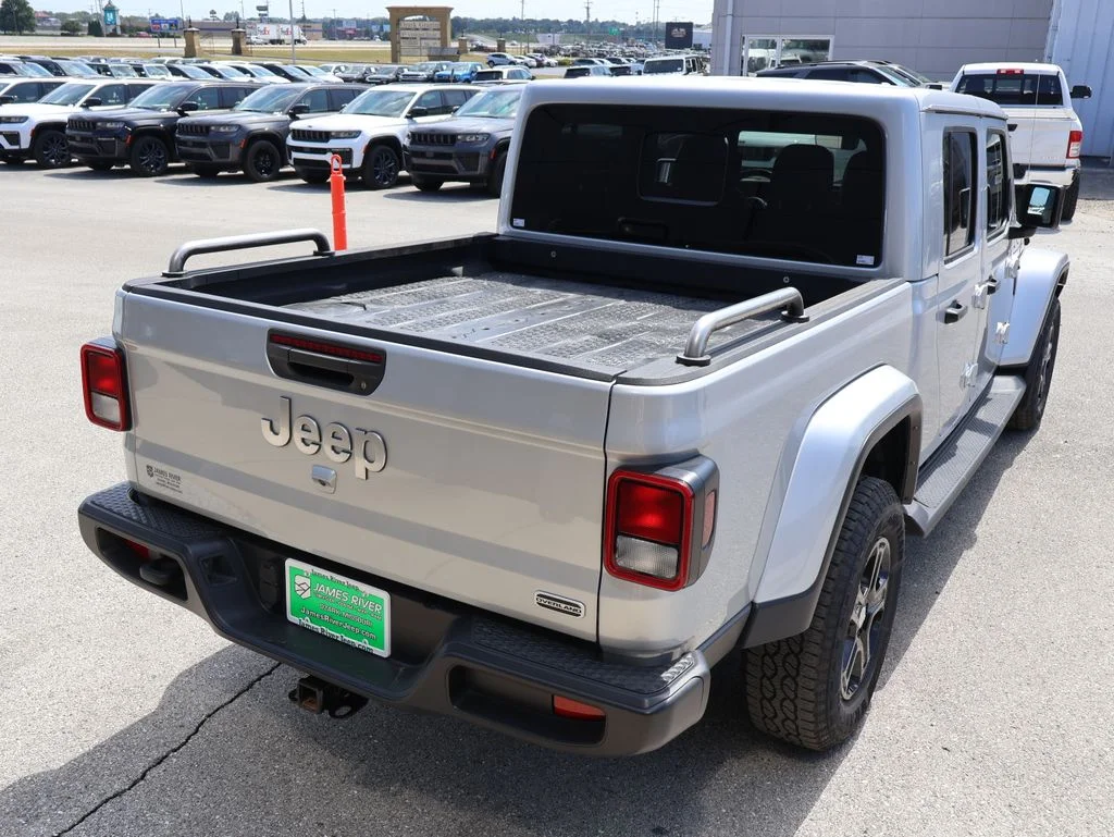 Used 2022 Silver Jeep Overland image 5
