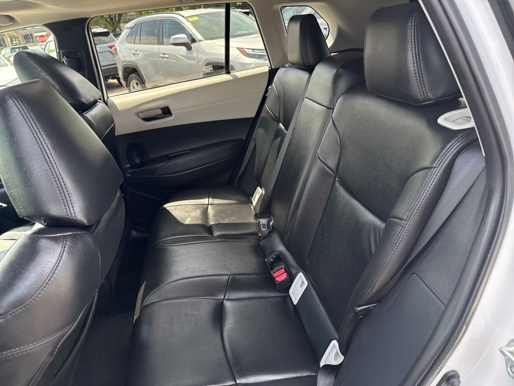 Used 2023 Off-white Toyota LE image 37