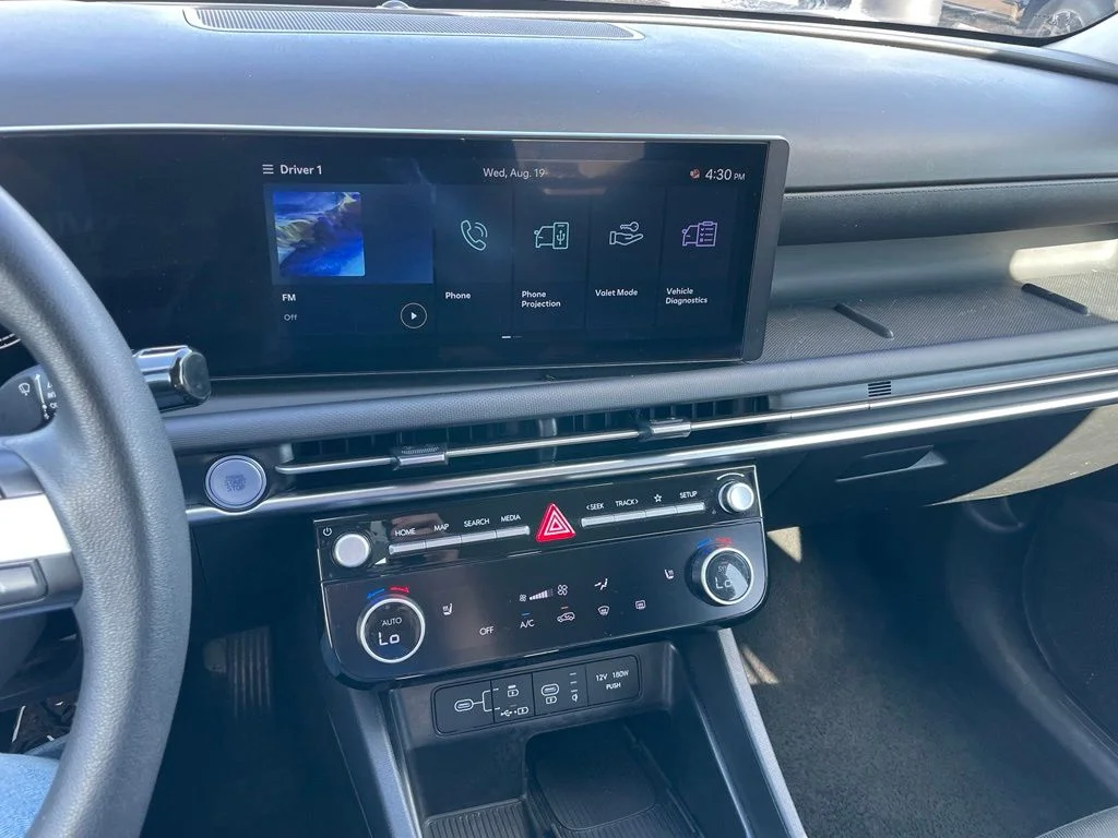 Used 2025 Hampton Gray Hyundai SEL image 10