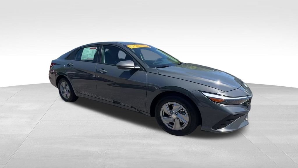 Used 2026 Gray Hyundai SE image 4