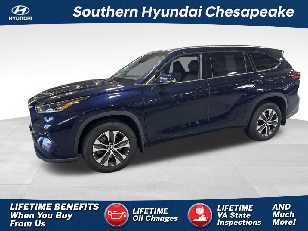 Used 2021  Toyota XLE image 1