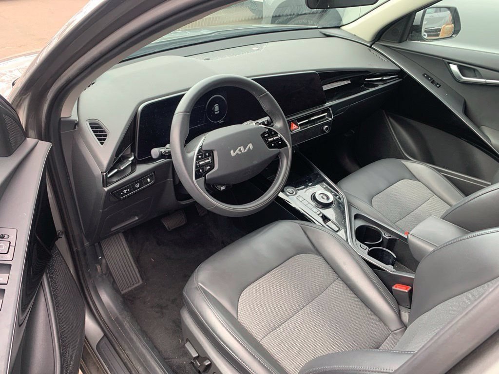 Certified Used 2024 Steel Gray Kia Wind image 10