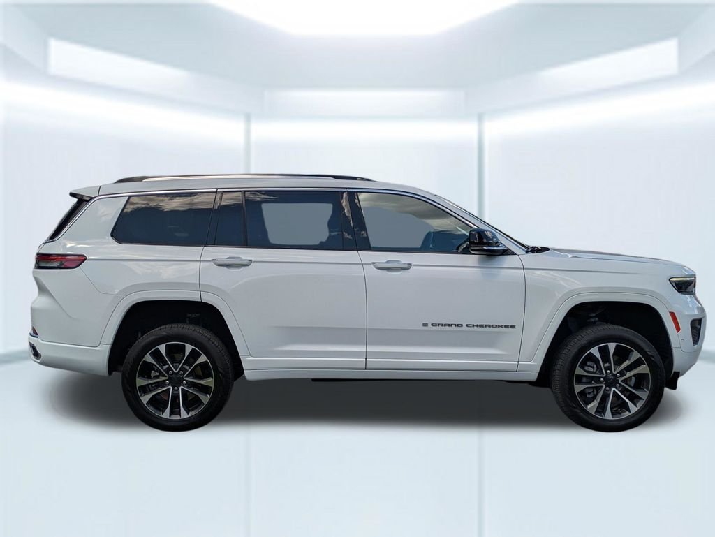 Used 2023 White Jeep Overland image 7
