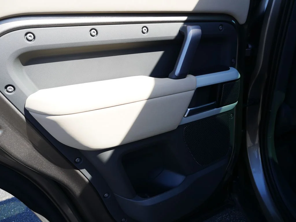 Used 2023  Land Rover X-Dynamic SE image 18